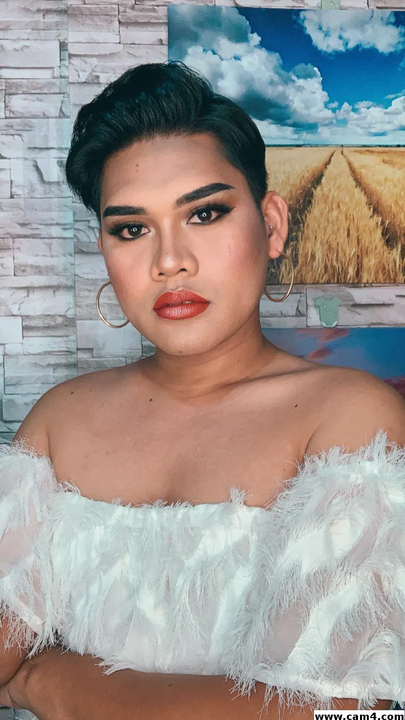 PrettyKarina image 0